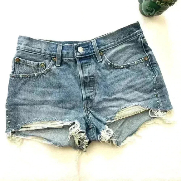 Levi’s 501 Plain Red Tag MidRise Med Wash Distressed “Bootie” Jean Short Size 26 - Picture 1 of 14